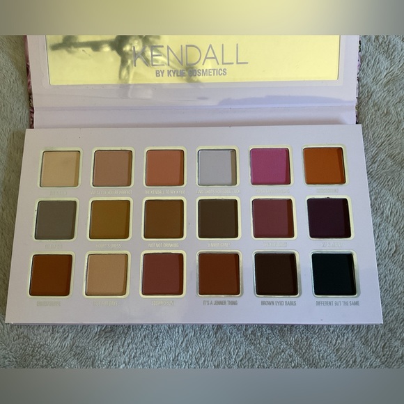 Kylie cosmetics eyeshadow palette - Picture 2 of 5